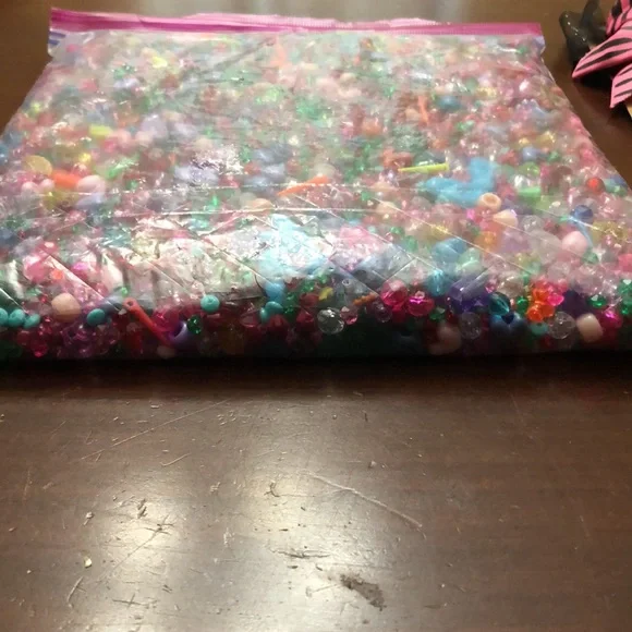 Kids bead soup 2 lbs plus extras huge bundle lot - Picture 11 of 13